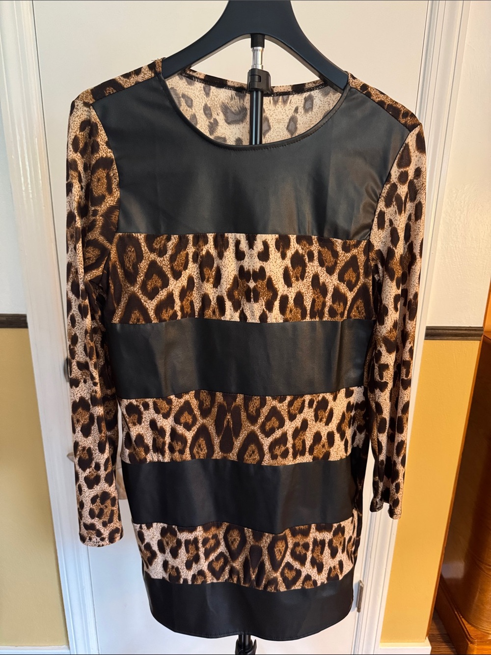 Women’s Leopard Print Stripe Long Sleeve Dress - Black & Brown